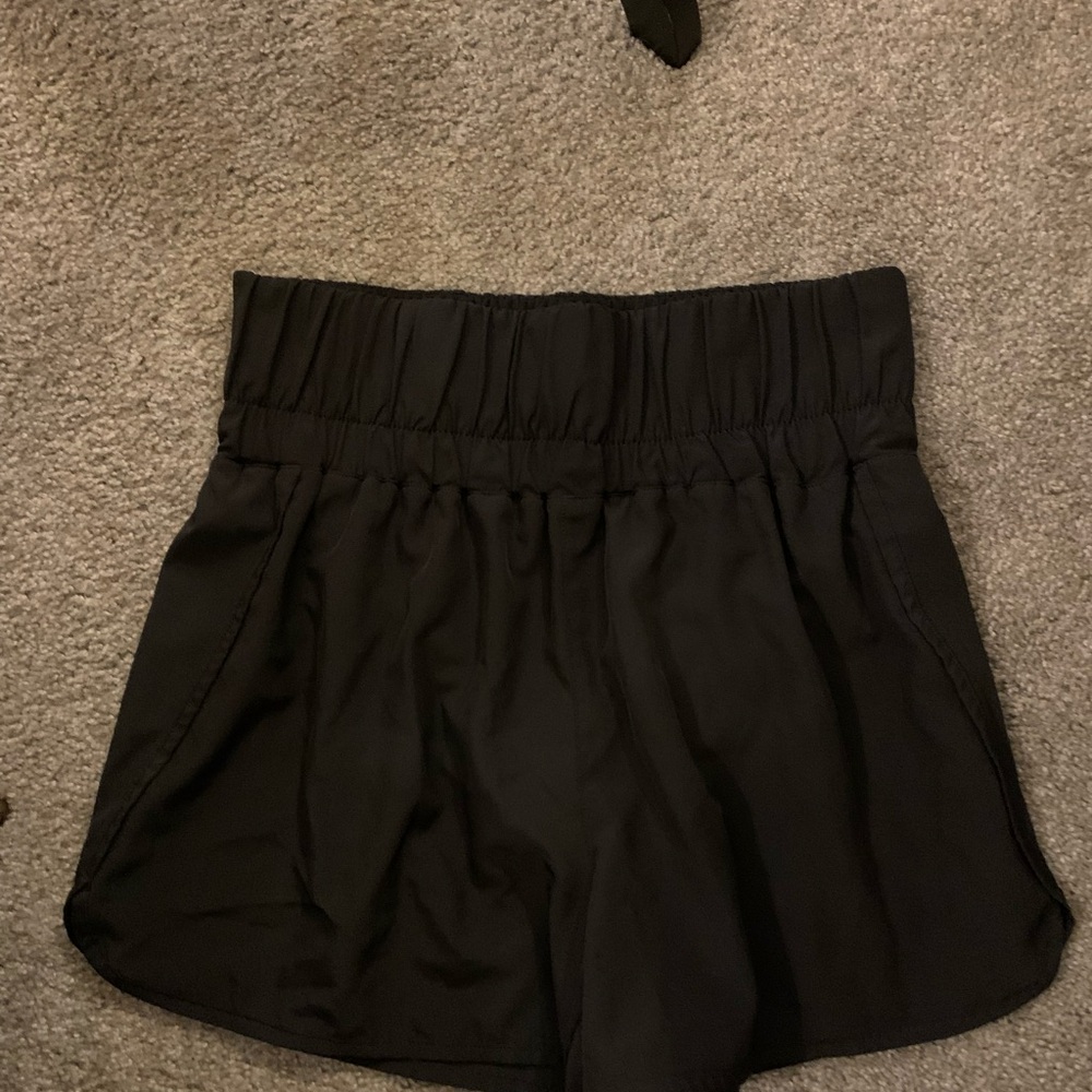 Daisy Fuentes Black Athletic Shorts - Picture 2 of 2